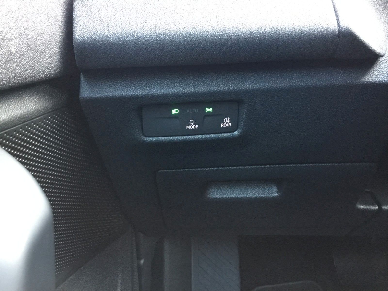 Fahrzeugabbildung Volkswagen Tiguan 1.5 eTSI DSG+AHK+LED+AppConnect+Sitzheizu