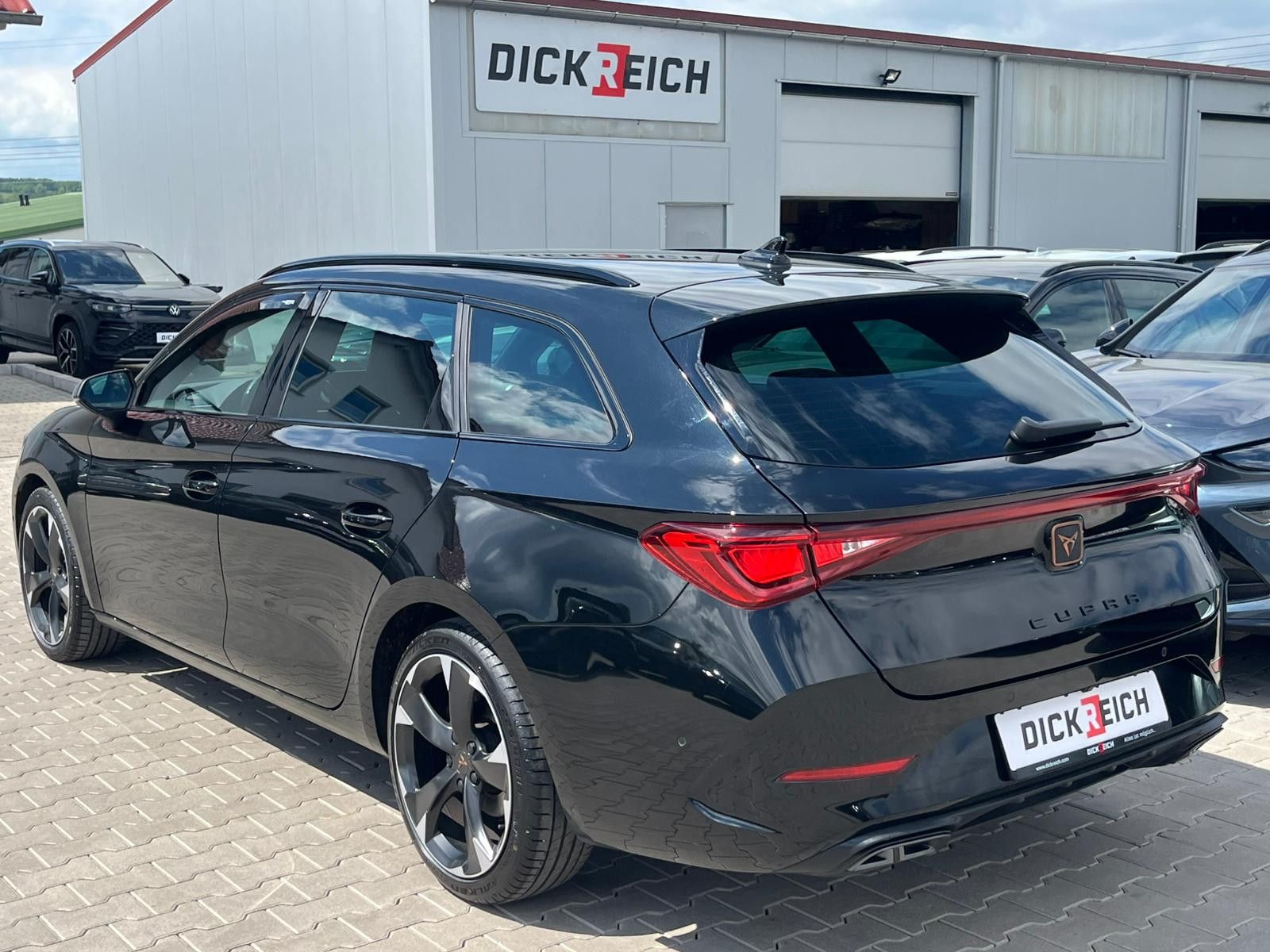 Fahrzeugabbildung CUPRA Leon 1.5 TSI LED*NAVI*APP*SHZ*KAMERA*ACC*MEMORY