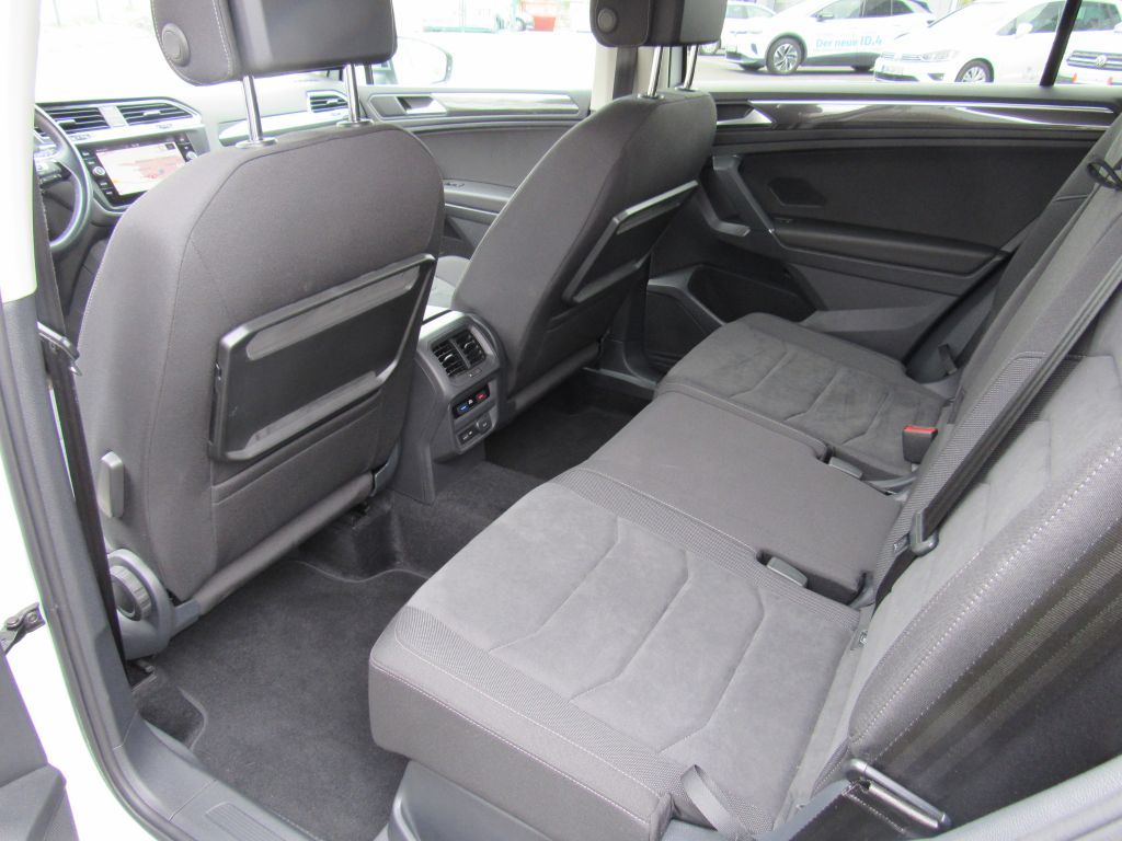 Fahrzeugabbildung Volkswagen Tiguan Allspace 2.0 TSI 4M DSG Highline, R-Line