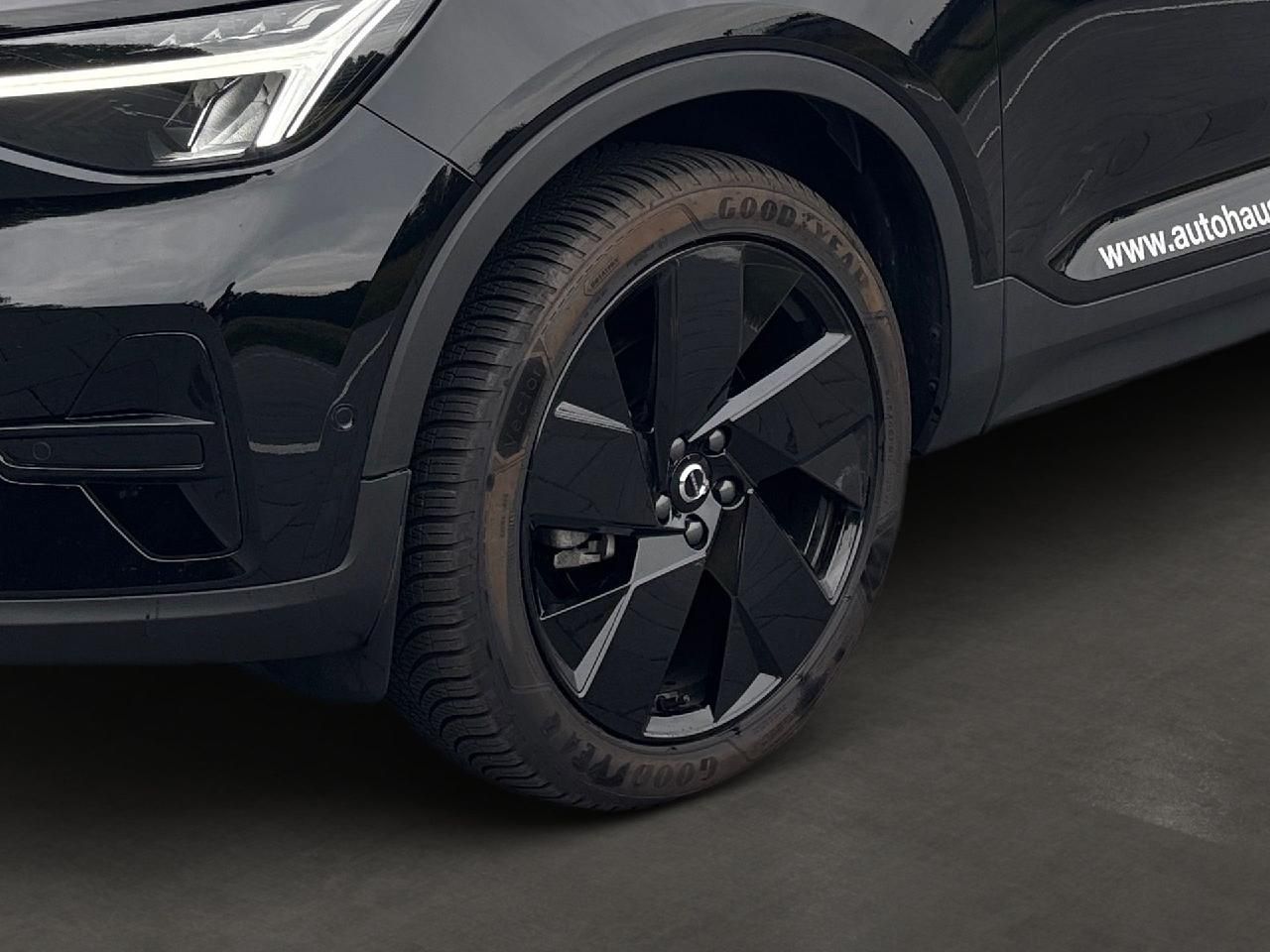 Fahrzeugabbildung Volvo XC40 B3 Benzin Plus Black Edition 2WD
