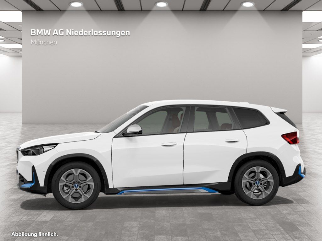 BMW iX1 xDrive30 AHK LiveCockpitProf Head-Up Kamera foto 5
