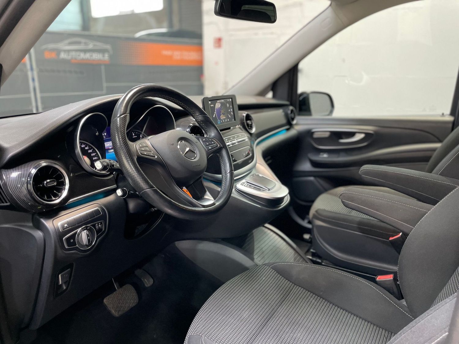 Fahrzeugabbildung Mercedes-Benz V 250 d EDITION kompakt Sport Night#Kamera#Ambie