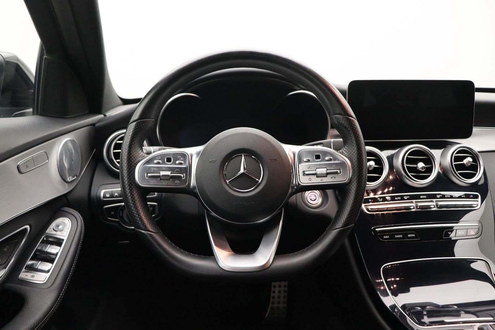 Fahrzeugabbildung Mercedes-Benz C 220d T-Modell 4Matic AMG-Line Night-Paket