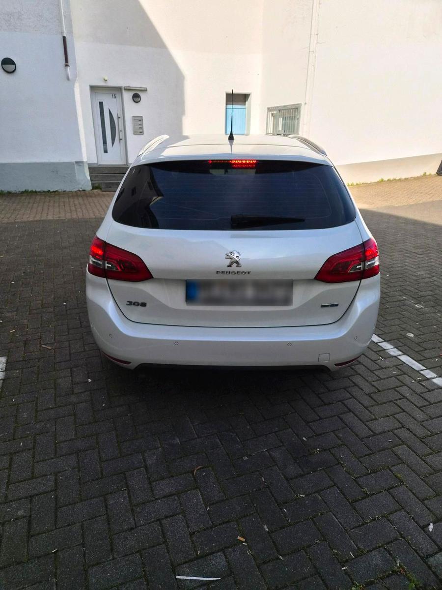 Peugeot 308 2015 — engine 120 HP (88kW)