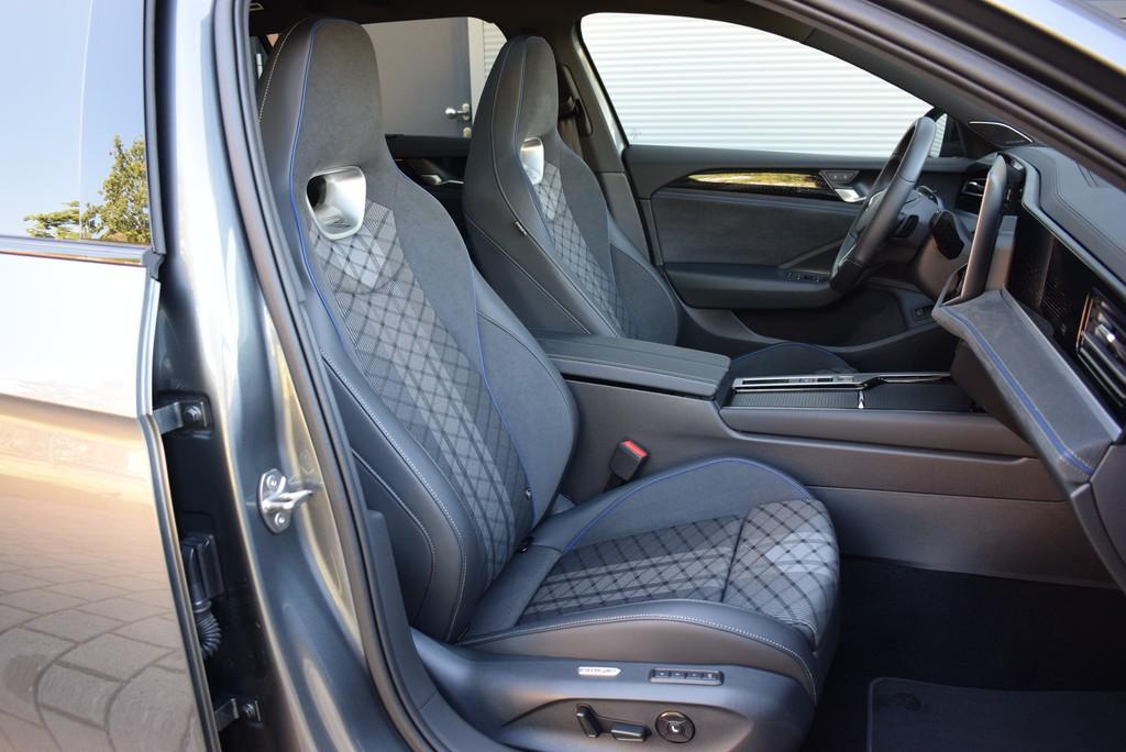 Volkswagen Passat Variant TDI 2.0 4M/DSG *R-Line*Matrix*AHK
