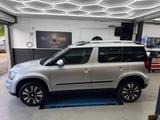 Skoda Yeti L&K Outdoor 4x4*DSG*AHK*PANO*1.HAND*LEDER - Skoda Yeti: Leder