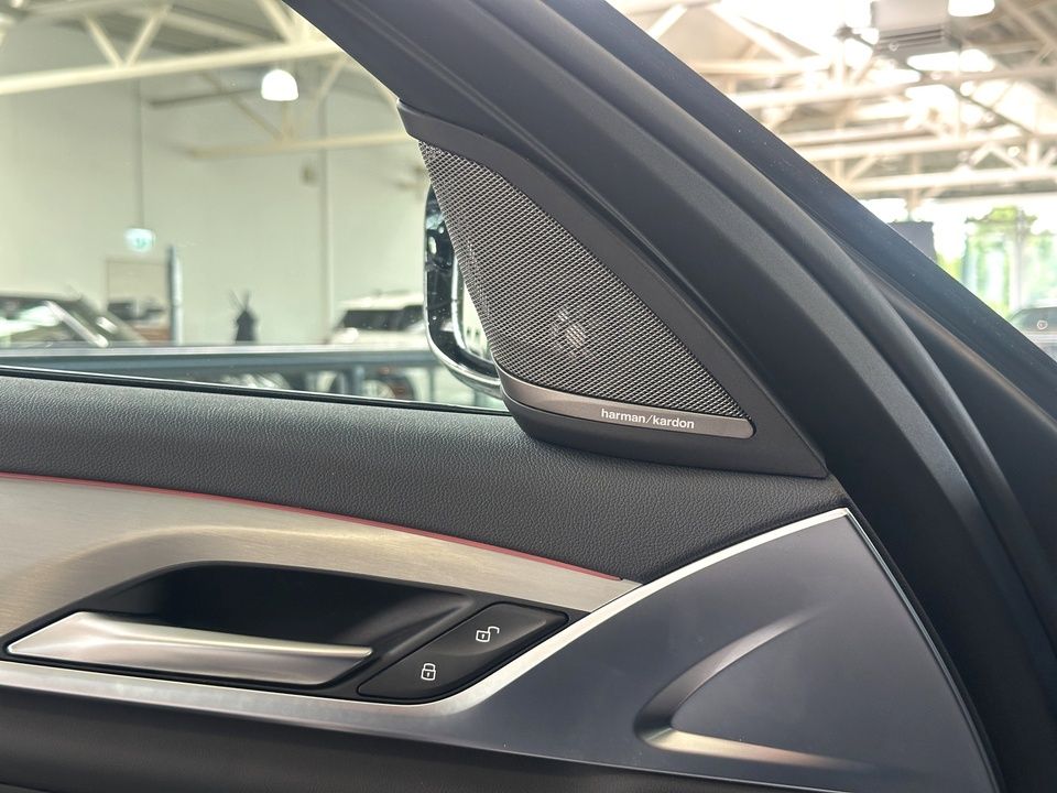 BMW 530i xDrive Touring Pano HUD AHK H&K DrAssProf foto 17