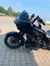 Harley-Davidson Road Glide Black Fin Kess Tech