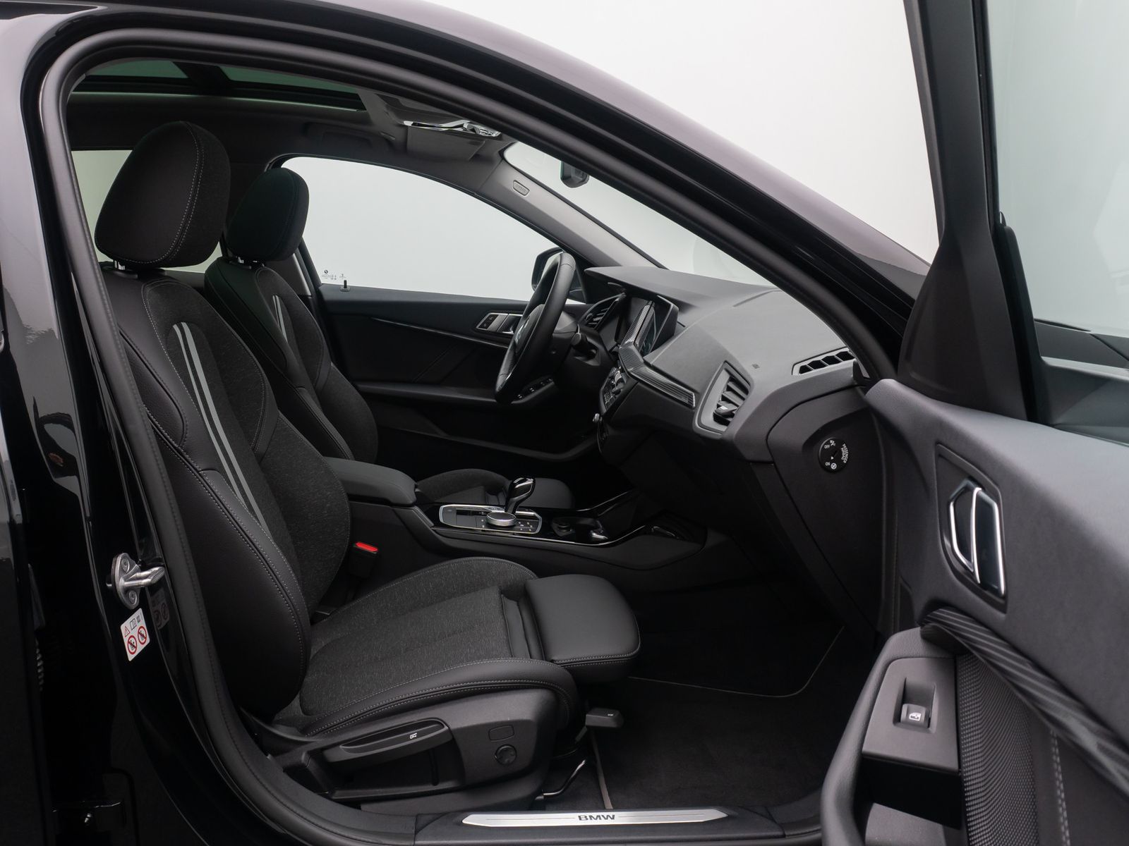 Fahrzeugabbildung BMW 118i Sport Line Kamera DAB Lenkradhzng Panorama