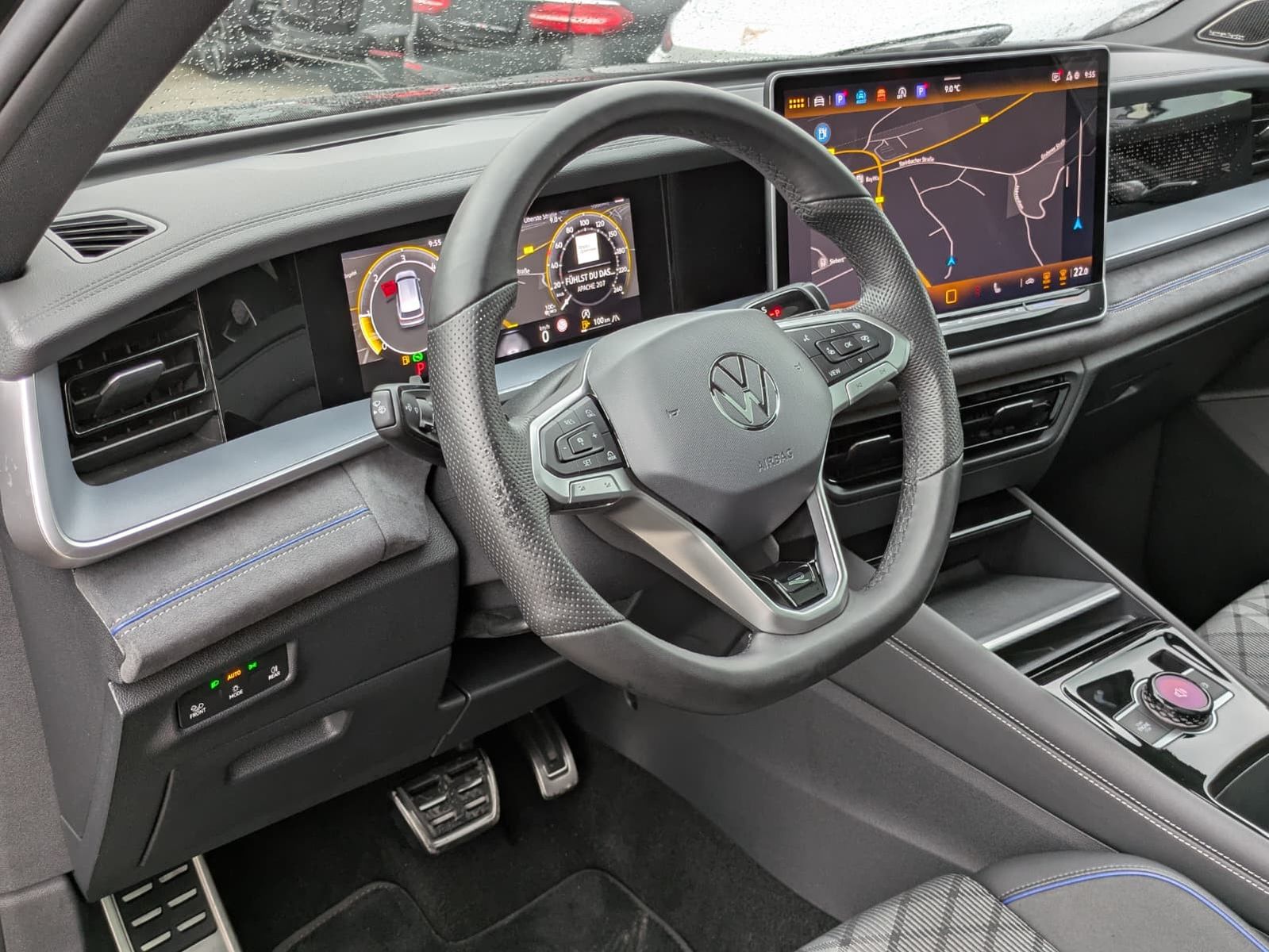 Fahrzeugabbildung Volkswagen Tayron 2.0 TDI 4M R-Line 7Si*MATRIX*AHK*PANO*HUD