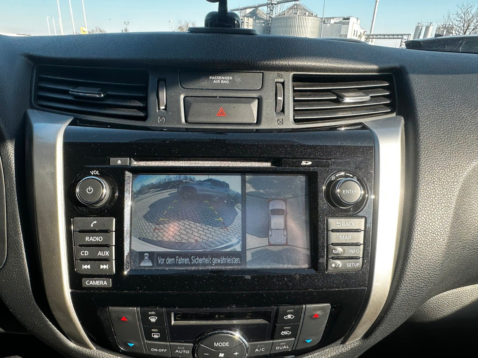 Fahrzeugabbildung Nissan Navara NP300 Tekna Double Cab 4x4 AHK