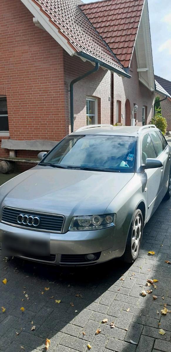 Audi A4 2004 — салон