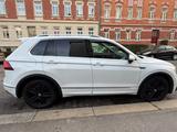 Volkswagen Tiguan 2.0 TSI 132kW DSG 4MOTION Highline Hi... - VW Tiguan Gebrauchtwagen in Leipzig