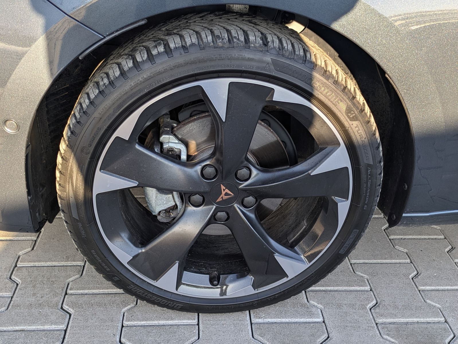 Fahrzeugabbildung CUPRA Leon 1.5 eTSI EDGE DSG*ACC*KAM*18"5JGARANTIE