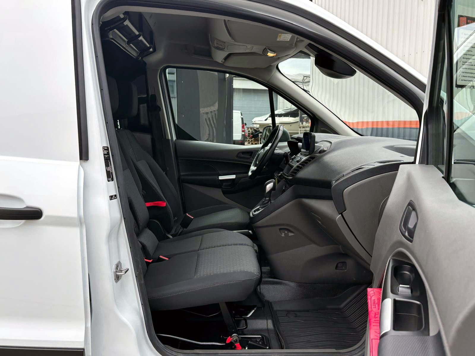 Fahrzeugabbildung Ford Transit Connect Kasten Trend Autom. SHZ KAM PDC