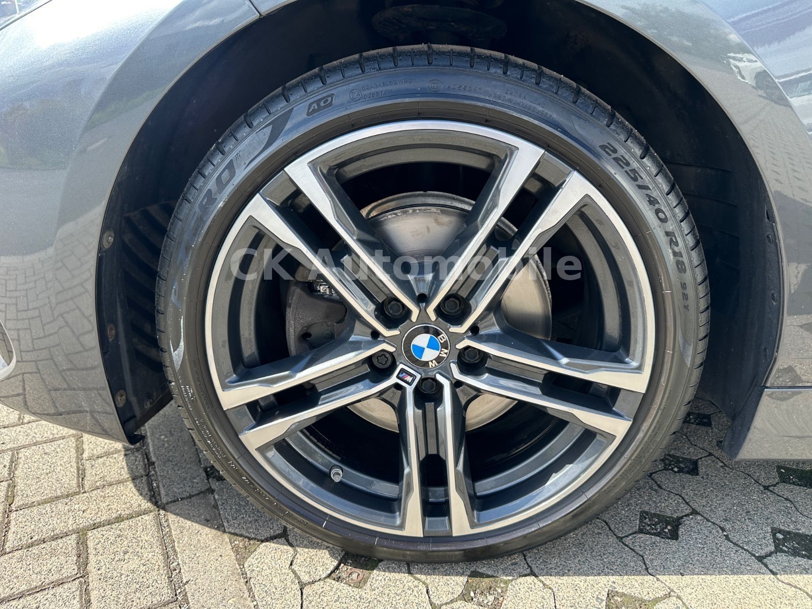 Fahrzeugabbildung BMW 118d M-Sport Shadow-Line/Navi/LED/PDC