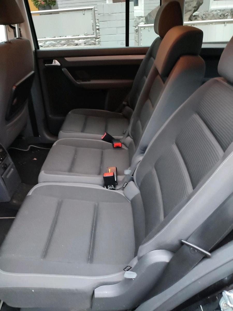 Volkswagen Touran 2010 — photo 14
