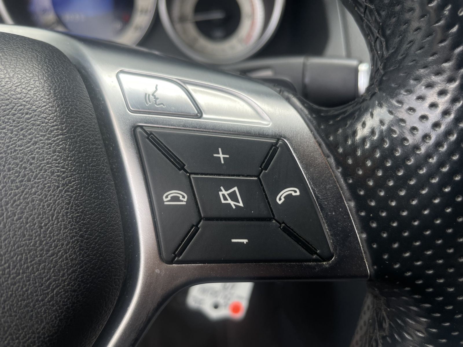 Fahrzeugabbildung Mercedes-Benz E 250 CDI Cabrio AMG-Line NAV+LED+SHZ+PP+18ZOLL