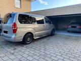 Hyundai H-1  Leder AHK  Kamera Navi 8 Sitze - Hyundai H-1 aus 2016