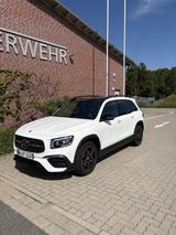 Mercedes-Benz GLB 250 4MATIC DCT*AMG*BURM*KEYLESS*PANO*CARBON* - Mercedes-Benz GLB-Klasse von privat
