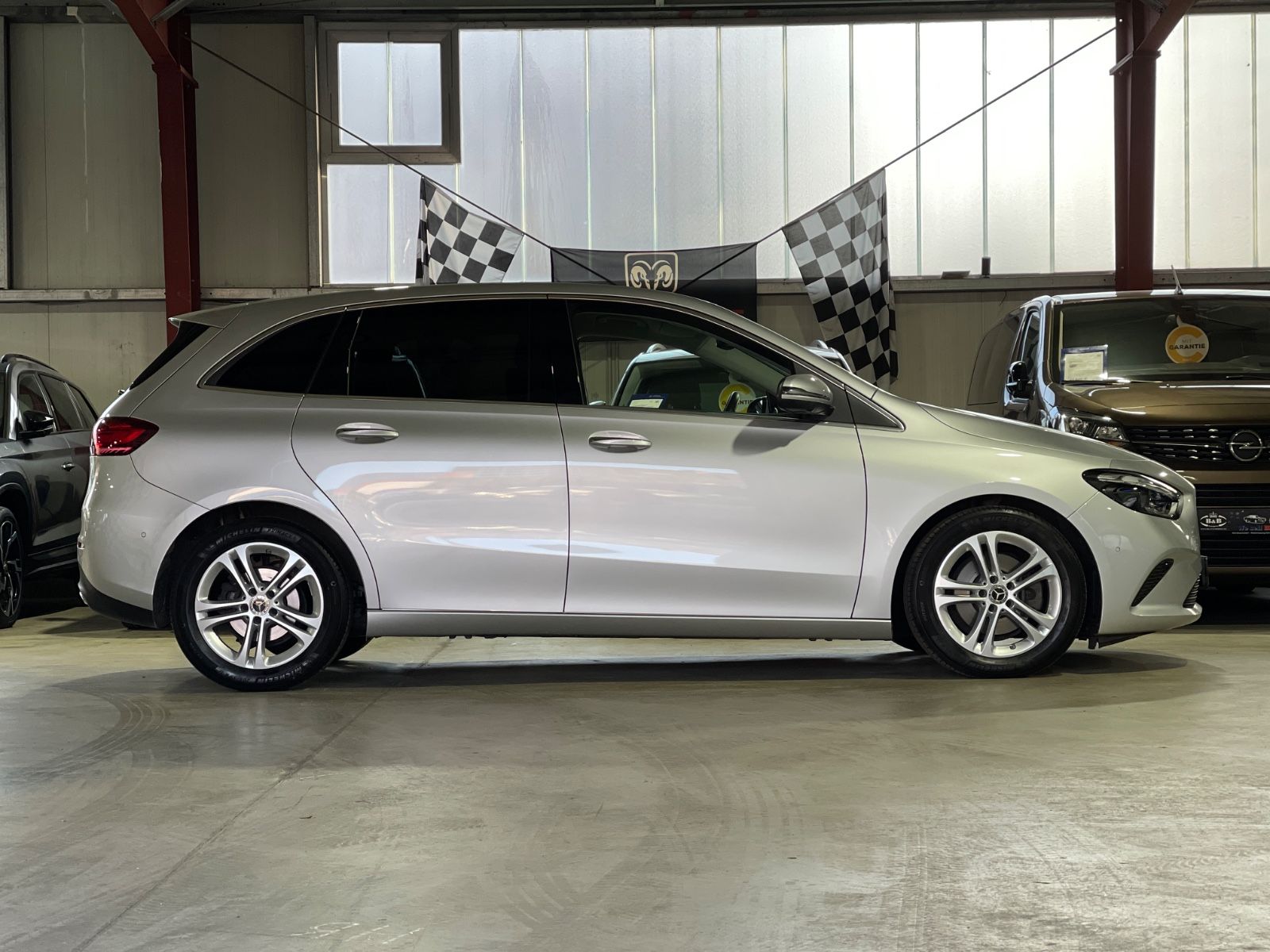 Mercedes-Benz B 200d+AMBIENTE+KAMERA+AHK+JUNGE STERNE GARANTI foto 4