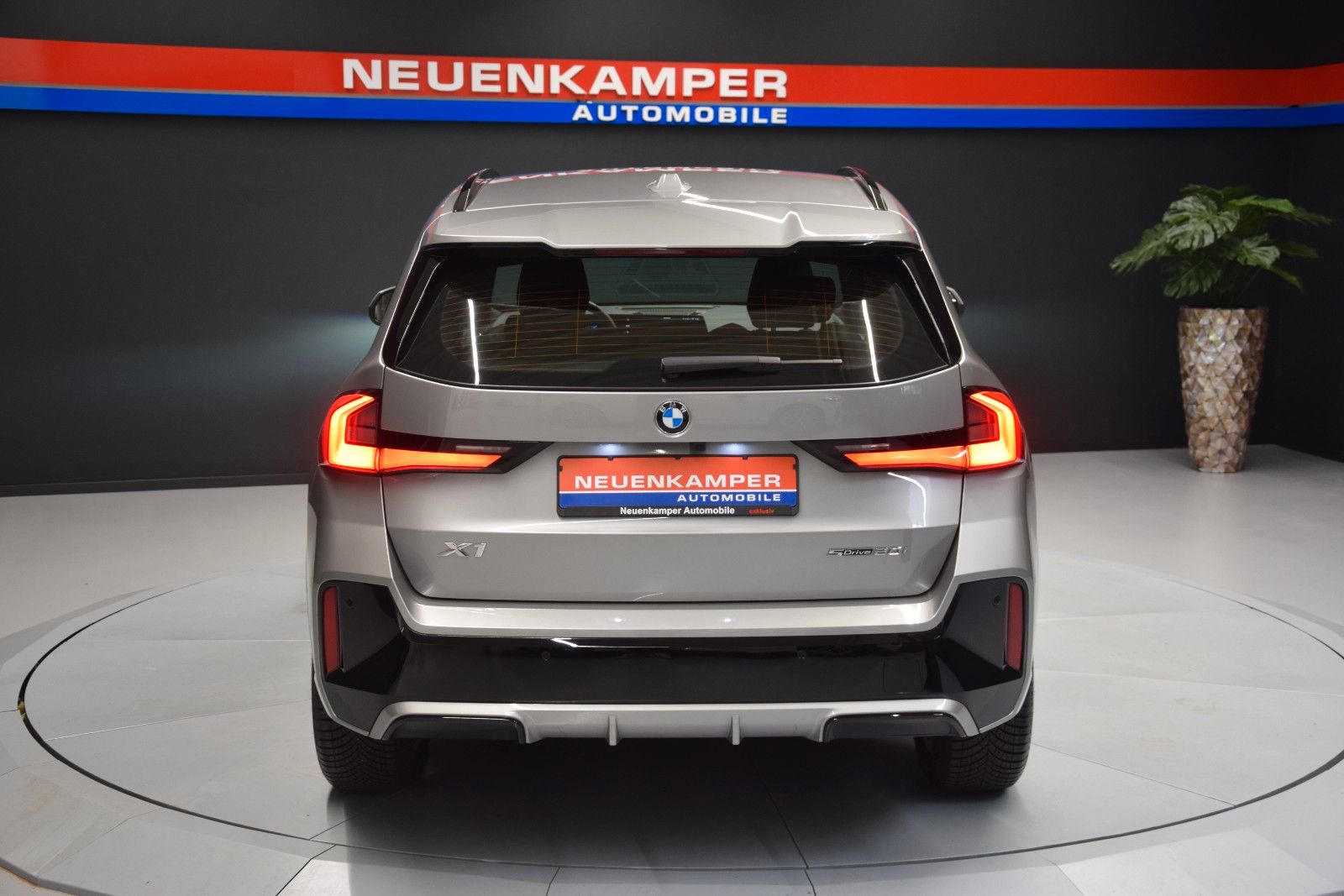 Fahrzeugabbildung BMW X1 sDrive 20 i M Sport ACC Leder H&k LED Kamera
