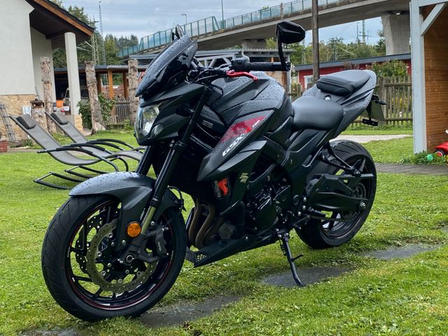 Suzuki GSX S 750