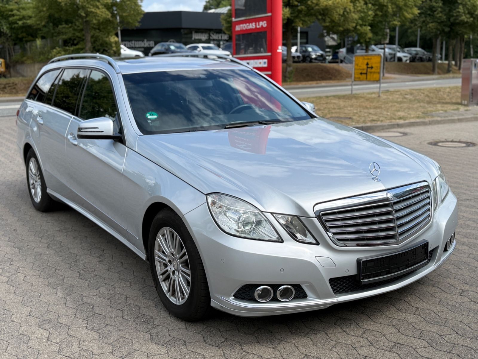 Mercedes E 220 - 1