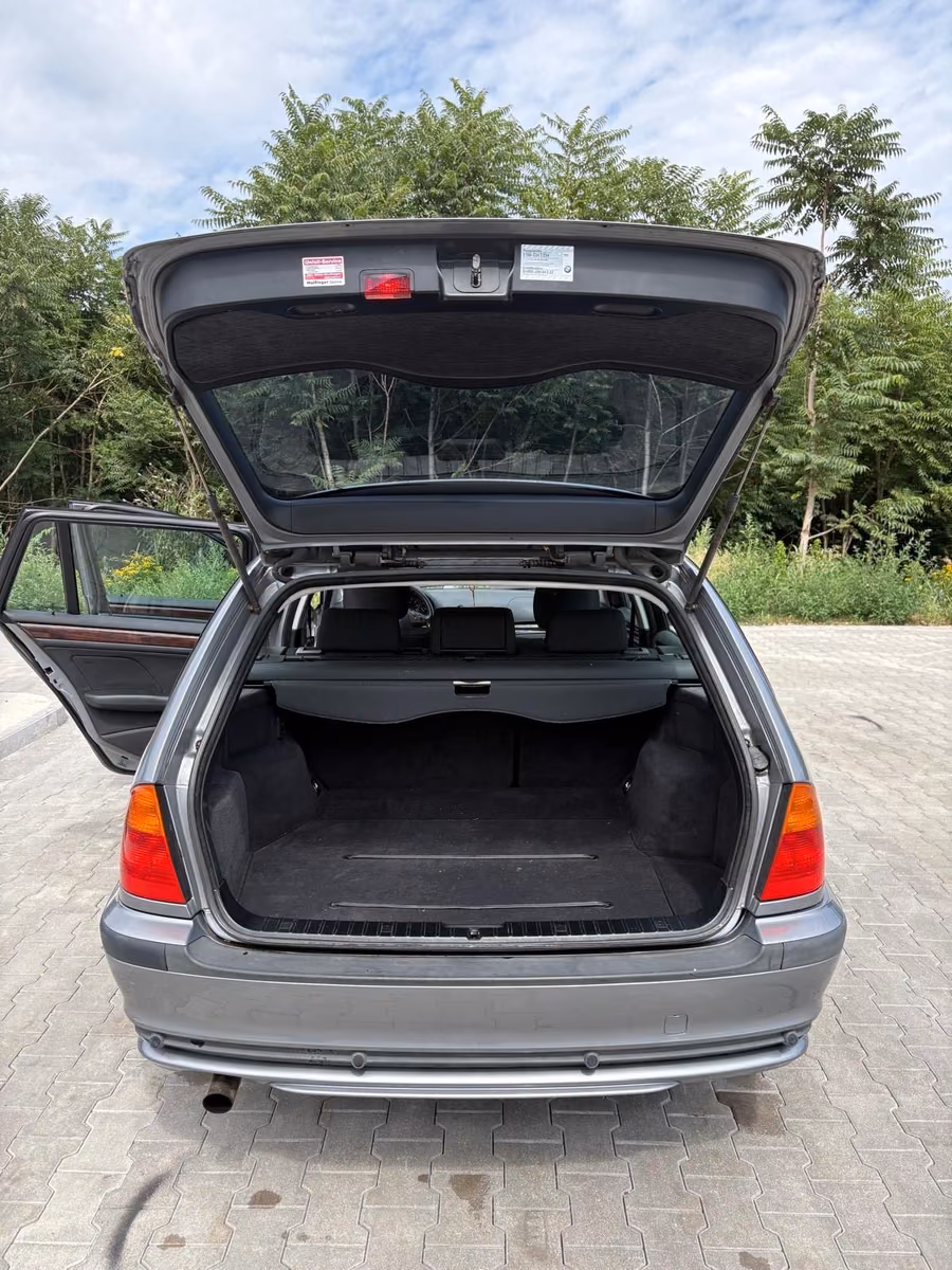 BMW 318 2004 — photo 11