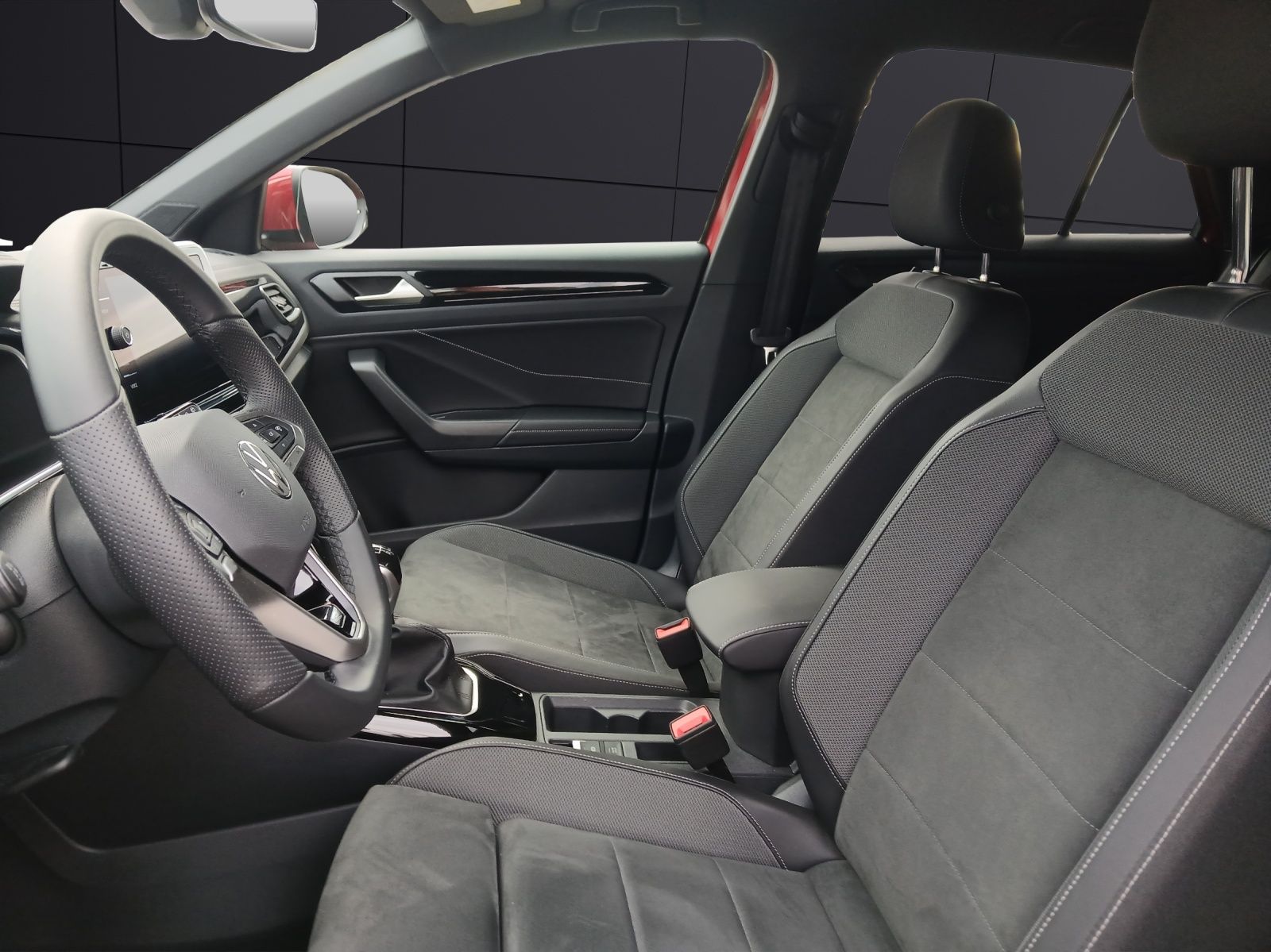 Fahrzeugabbildung Volkswagen T-Roc TSI R-Line LED AHK Navi AID ACC RFK SH