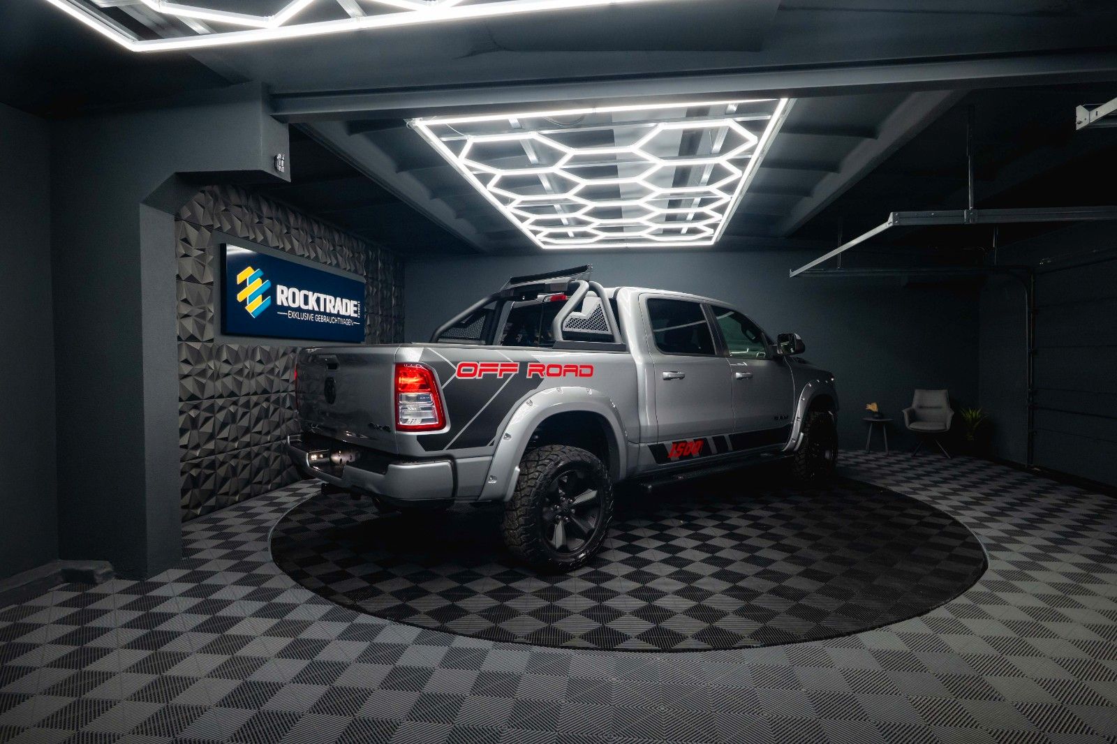 Fahrzeugabbildung Dodge RAM 5.7 V8 HEMI 4x4 OFFROAD NightPaket AXLE LOCK