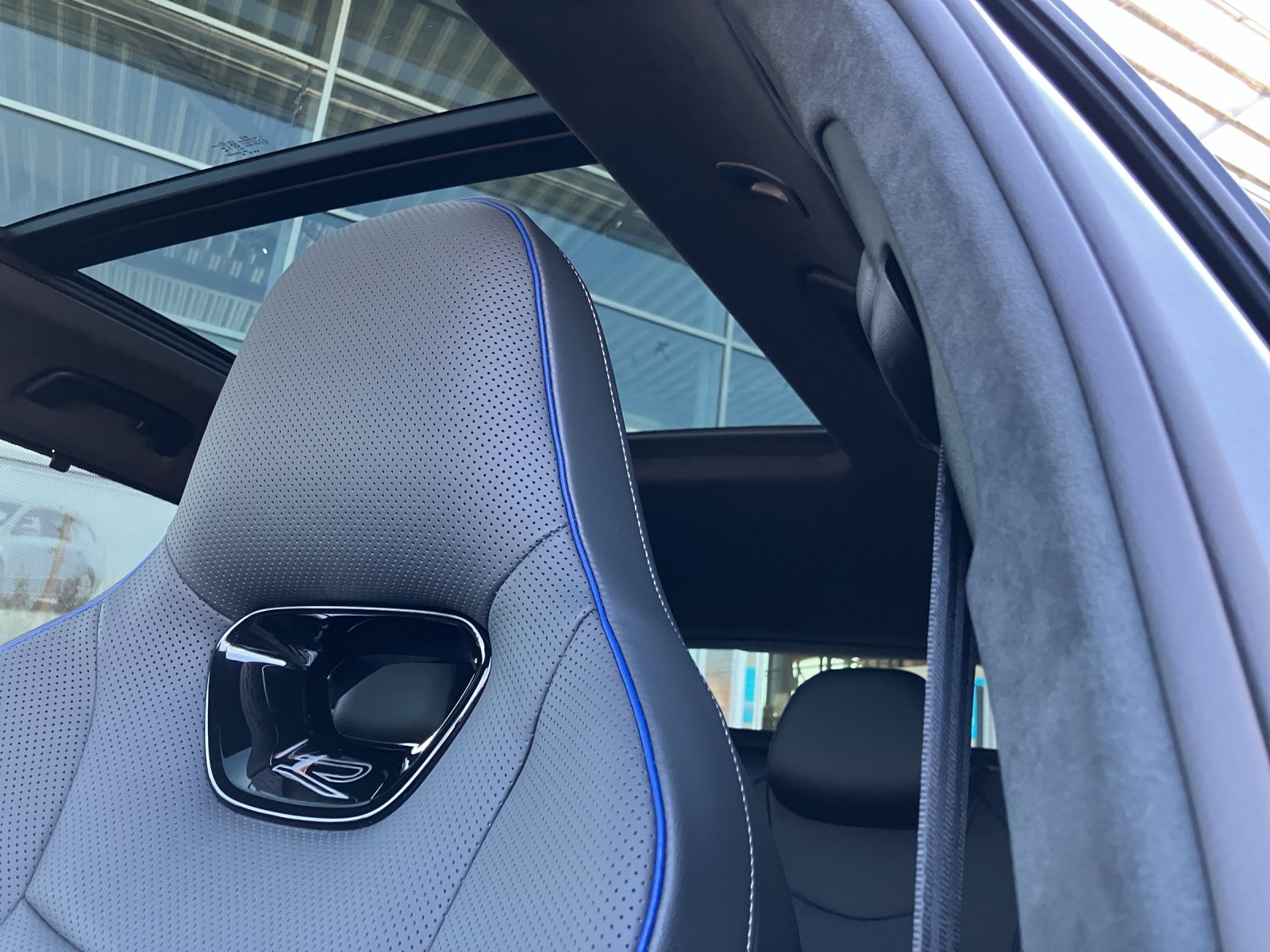 Fahrzeugabbildung Volkswagen Passat Variant TDI R-Line DSG Matrix 4M Navi AHZ