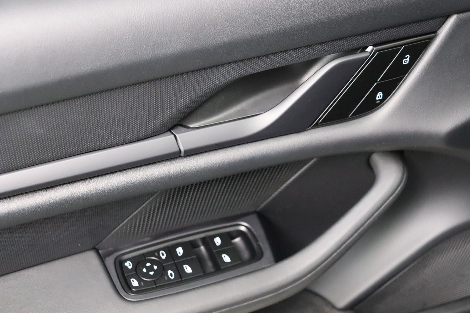 Fahrzeugabbildung Porsche Taycan 4 Cross Turismo * Luftfederung * LED