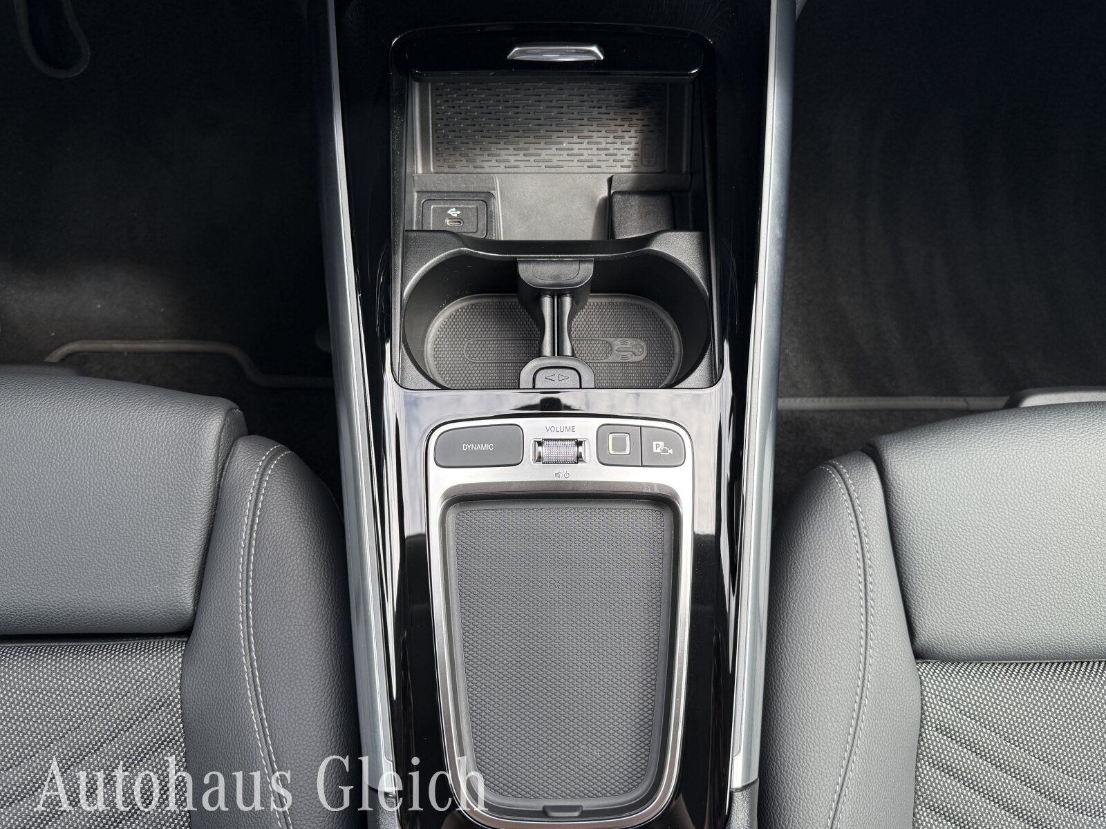 Fahrzeugabbildung Mercedes-Benz EQA 250 + Progressive Navi/Distronic/Klima/LED/B