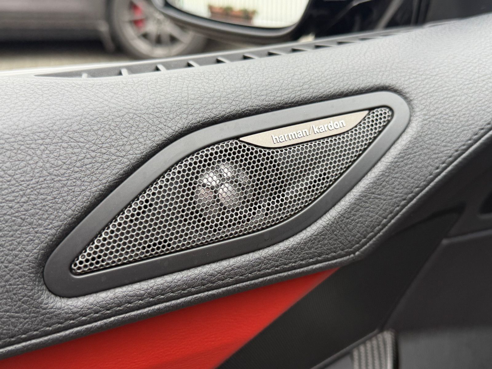 Fahrzeugabbildung BMW M6 Gran Coupe/CARBON/EXCLUSIVE/BLACK&RED/