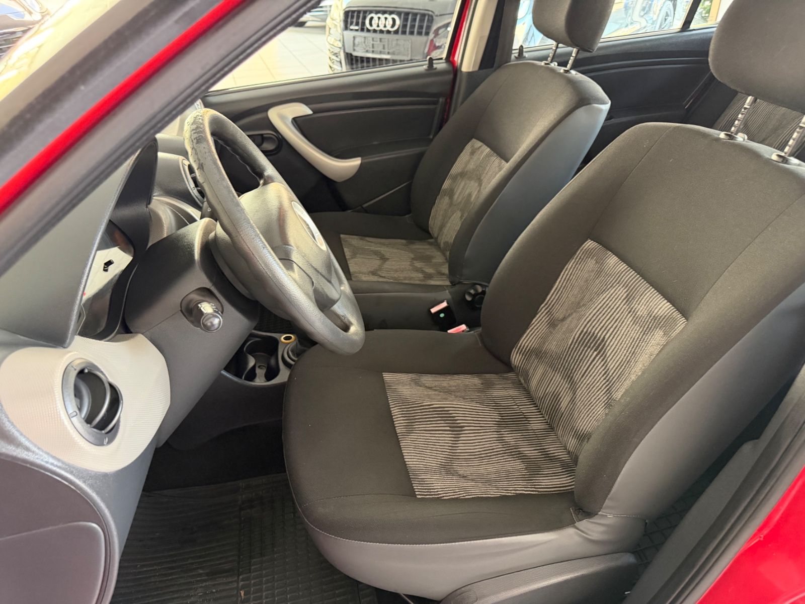 Fahrzeugabbildung Dacia Sandero Ambiance