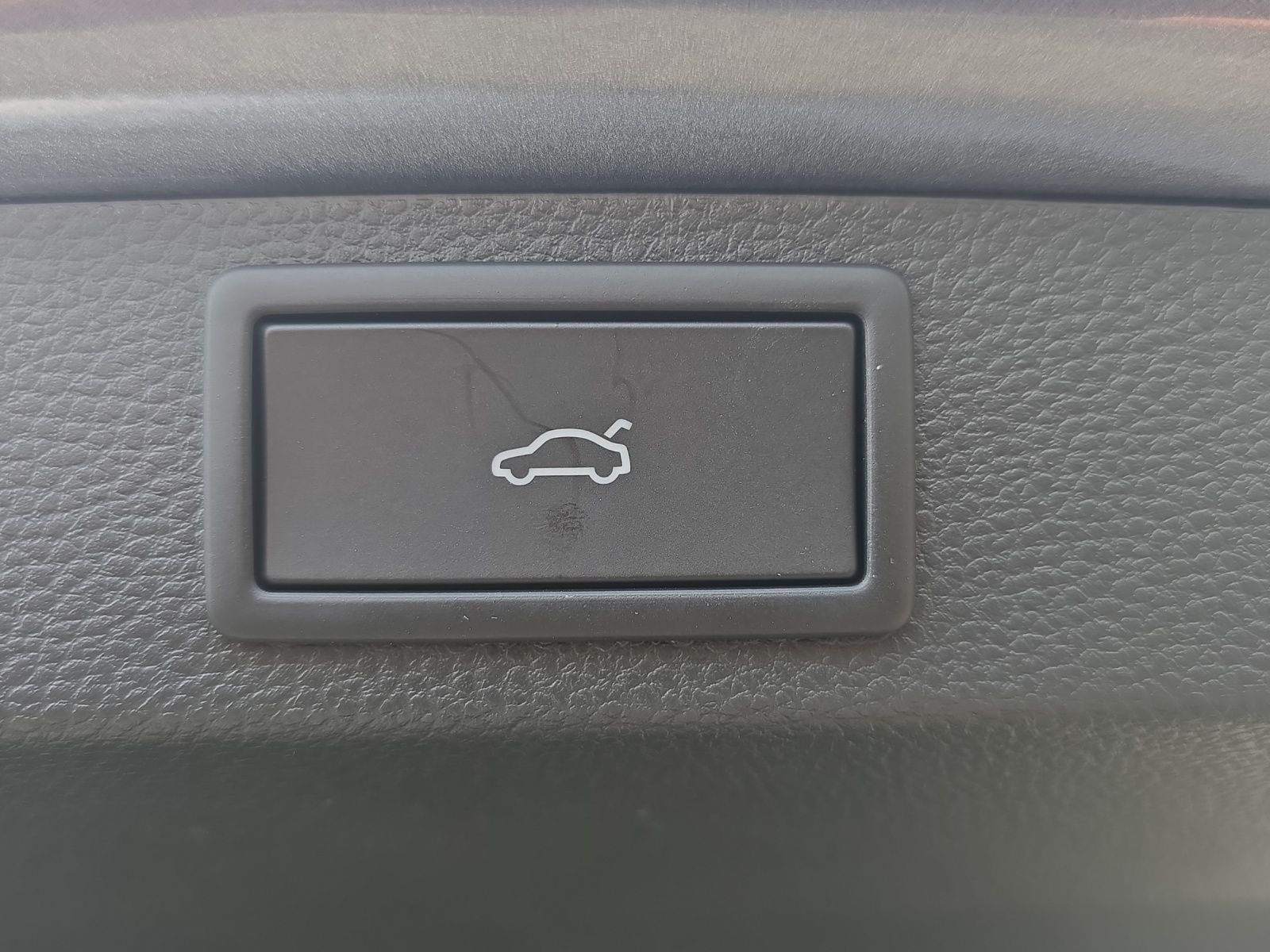 Fahrzeugabbildung SKODA Karoq Sportline 1.5 TSI DSG AHZ MATRIX NAVI ACC