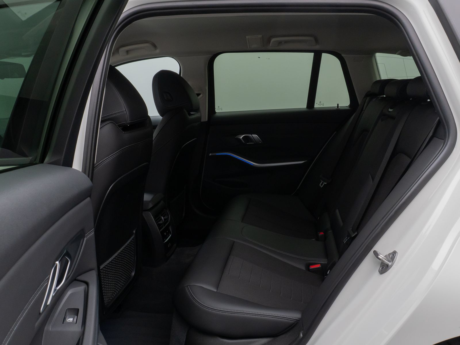 Fahrzeugabbildung BMW 320d Sport Line Kamera DAB HiFi DrivAssist Alarm