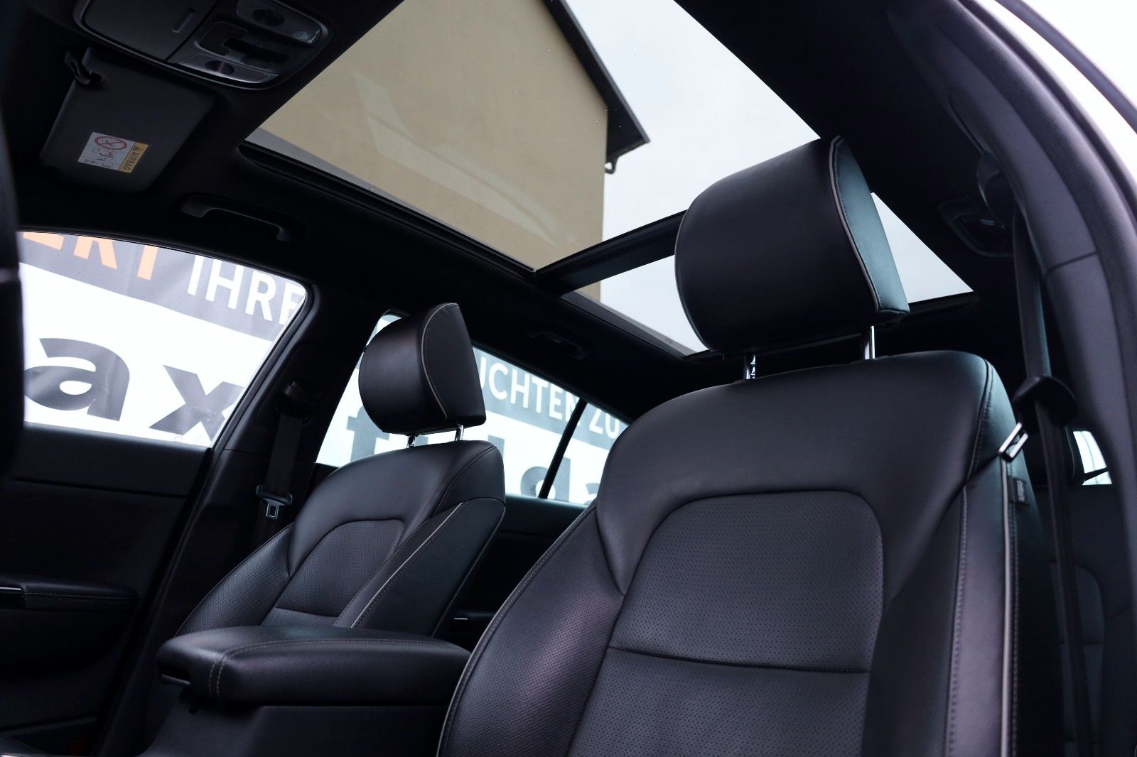 Fahrzeugabbildung Kia Sportage GT-Line 4WD Leder,Navi,Panorama,SR+WR