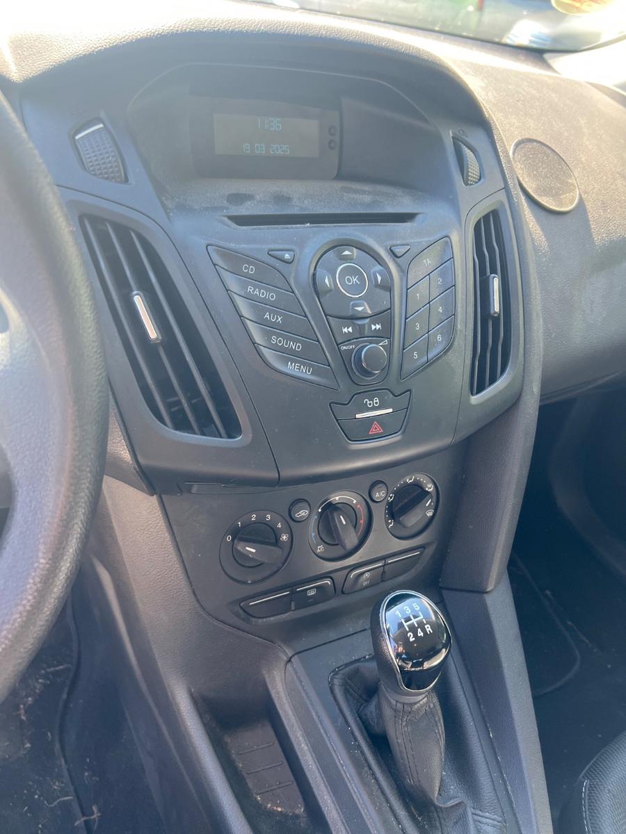 Ford Focus 2014 — photo 10