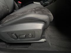 Fahrzeugabbildung BMW 218i Active Tourer--Pano/DrivingProf/eSitze/19LM