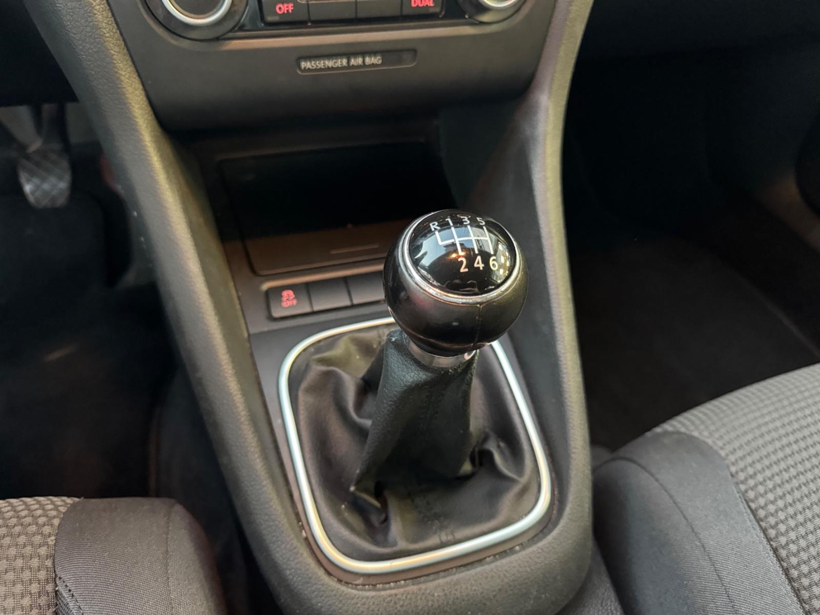 Volkswagen Golf 2010 — photo 14
