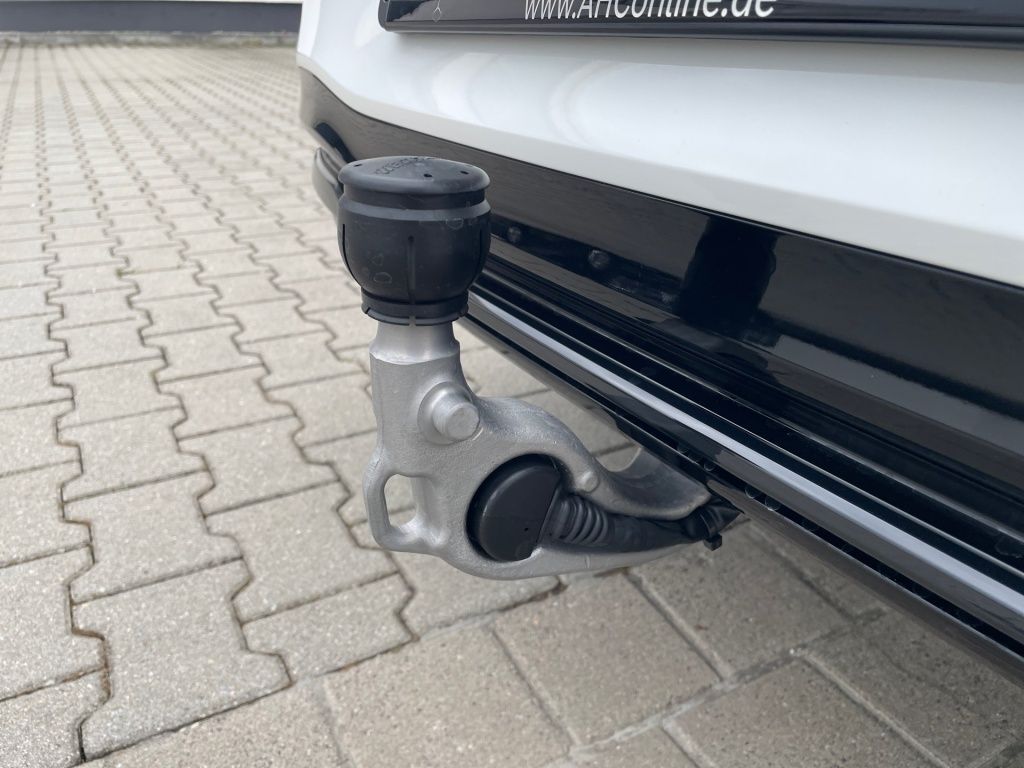 Fahrzeugabbildung Mercedes-Benz CLA 180 +PROGRESSIVE+NIGHT+AHK+MULTIBEAM+KEYLESS