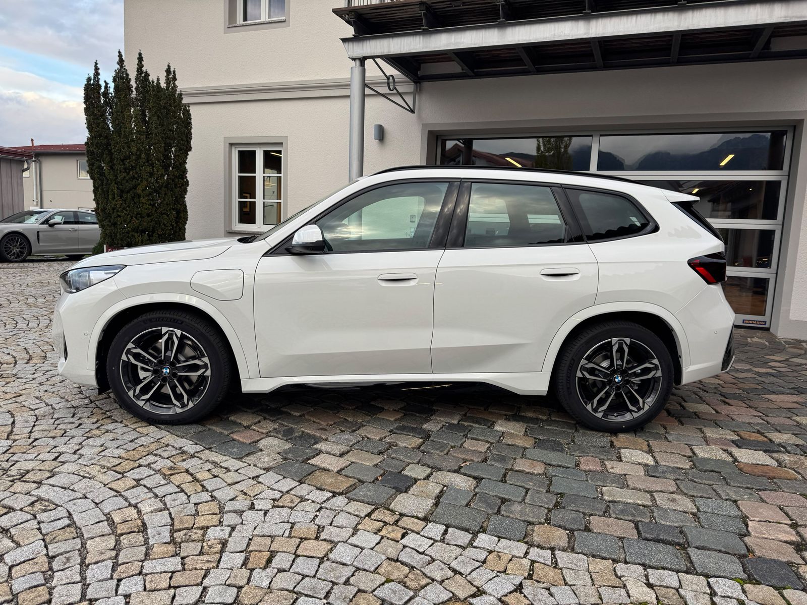 BMW X1 xDrive25e M-Sport|Komfort|ACC|PA+|HUD|RFK|19" imagem 3