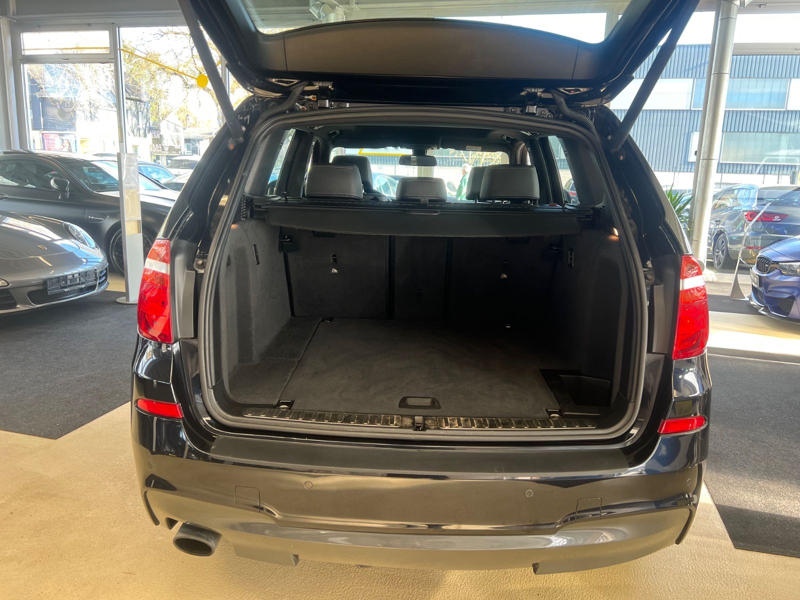 Fahrzeugabbildung BMW X3 xDrive 20 d M Sport Paket *PANO*XENON*NAVI*