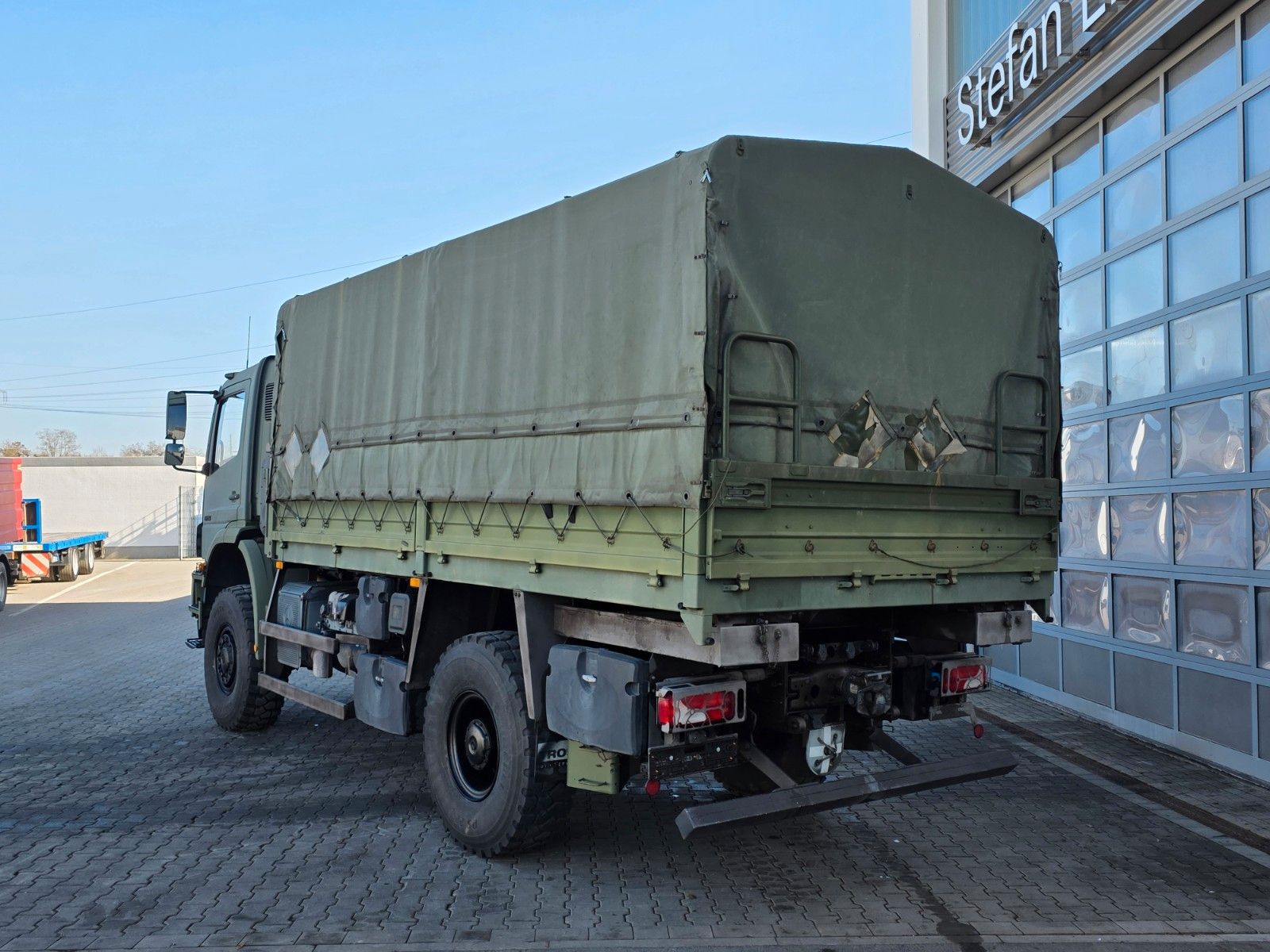 Fahrzeugabbildung Mercedes-Benz Axor 1829 A 4x4 Klima Standheizung 3 Sitze