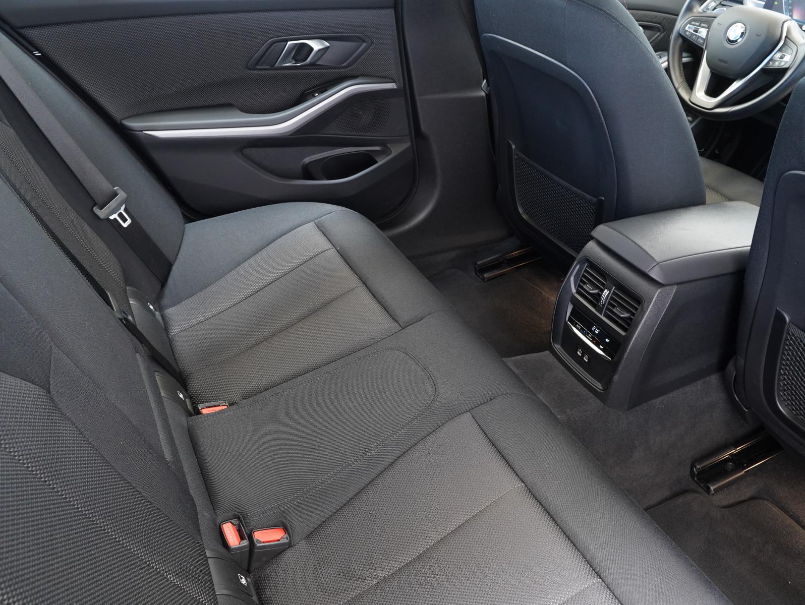 BMW 320 d xDrive Touring DRIVING-ASSISTANT/CURVED, миниатюра 16