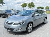 Opel Astra J 1.6 Aut.Turbo Sports Tourer Innov. Xenon - Opel Astra aus 2011: Turbo
