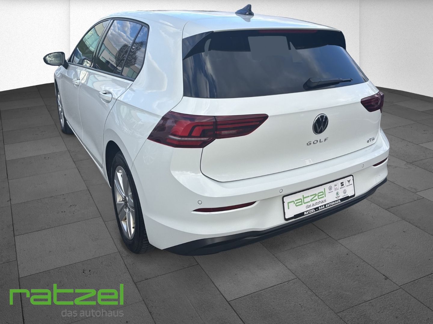 Fahrzeugabbildung Volkswagen Golf 1.5 TSI DSG Life Digitales Cockpit LED Sper