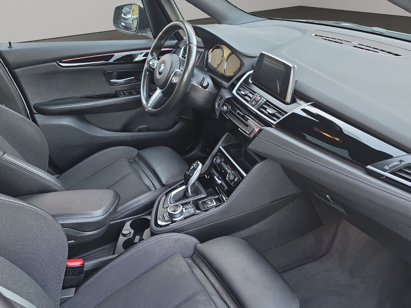 Fahrzeugabbildung BMW 2 Active Tourer 218 d Sport Line Sport-Automatik